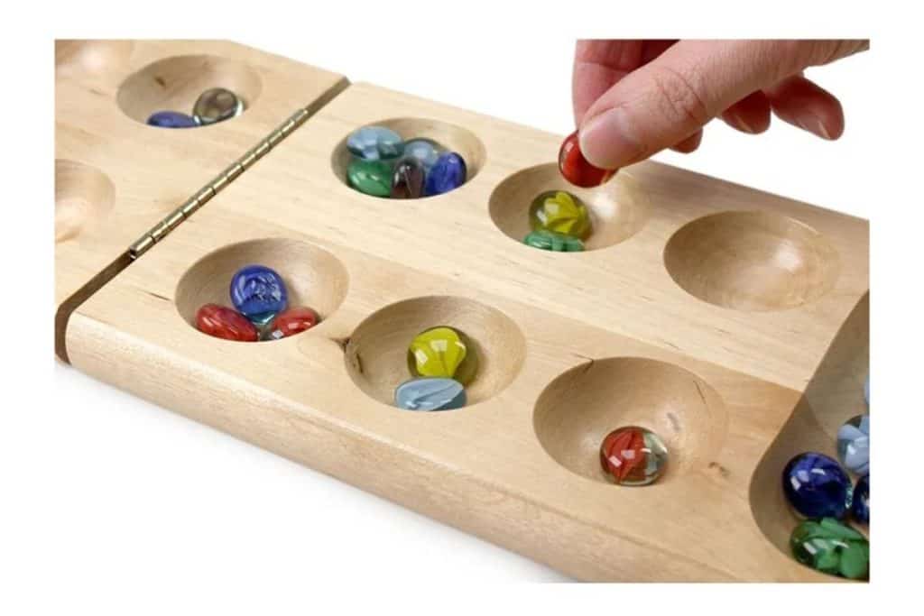 Kalaha med glaskulor 