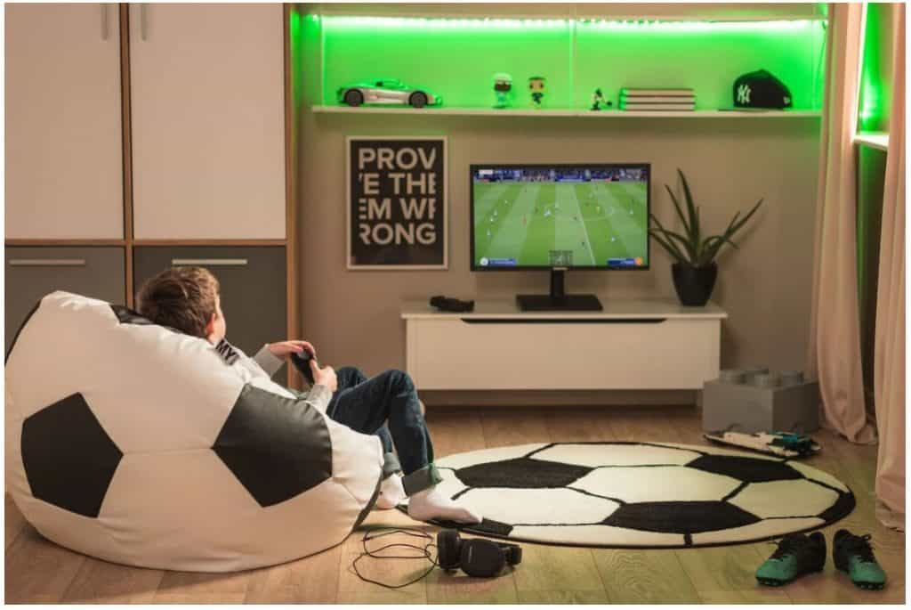 MyRoom Sittsäck Fotboll i barnrum framför tv