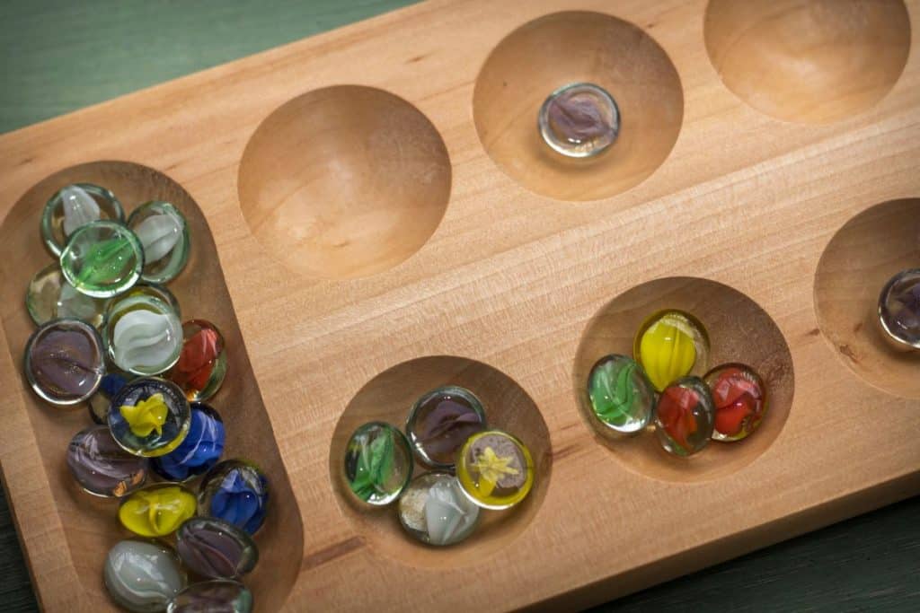 Kalaha Mancala med glaskulor