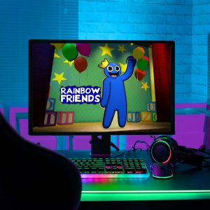 Gaming setup med bild på Roblox spelet Rainbow Friends på skärmen