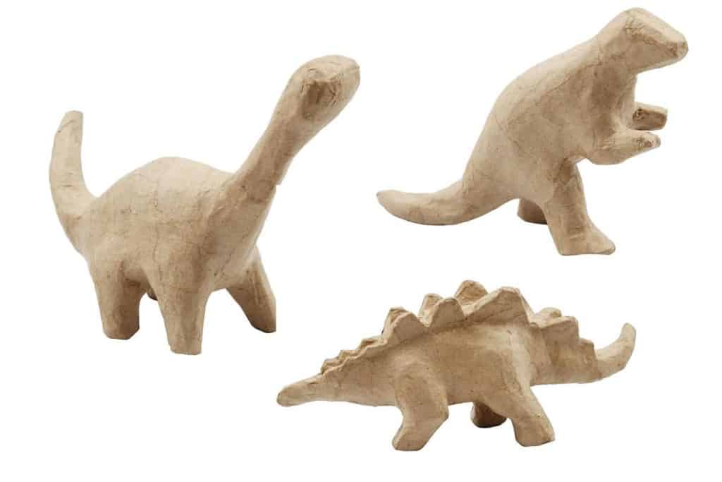 Tre dinosauriefigurer ofärgade i papier maché